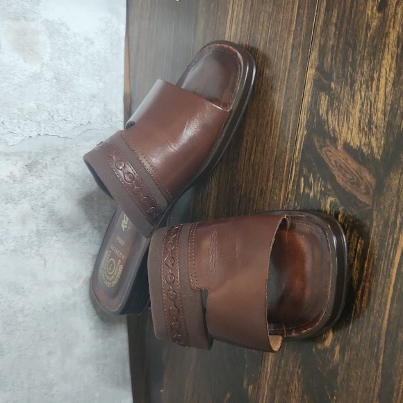 romano Shoes - Romano Gina women’s slip on leather sandals size 7